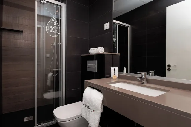 3 Bedrooms, Apartment, 1 Double and 4 Single Beds، Enjoybcn Miro Apartments 8/10