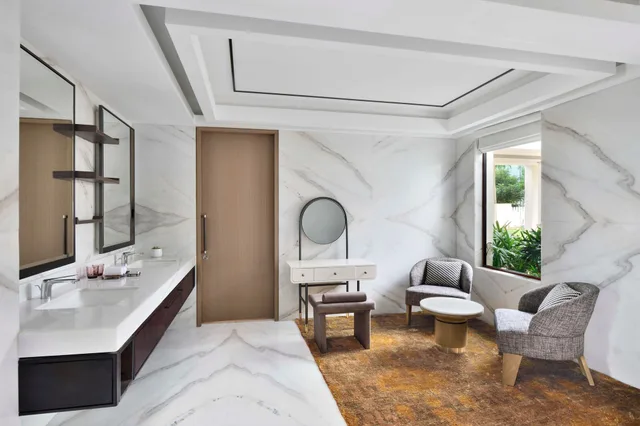 فيلا تنفيذية بسرير كينج بشرفة، JW Marriott Bengaluru Prestige Golfshire Resort & Spa 7/8