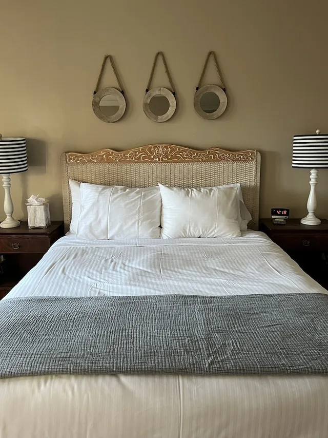 Island, Queen Bed، Jenner Inn 3/3