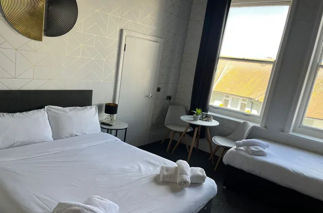 غرفة قياسية ثلاثية، OYO Marine Parade Hotel Eastbourne Pier 3/6