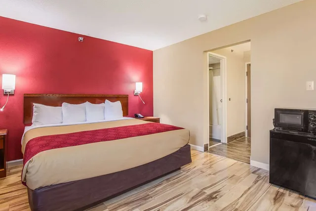 جناح بسرير كينج، Econo Lodge Shelbyville KY 2/2
