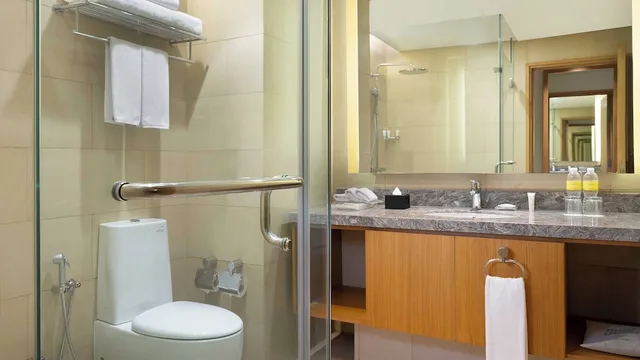 جناح بسرير مزدوج بإطلالة على المدينة بغرفة نوم واحدة، Holiday Inn Hotel Suites Jakarta Gajah Mada 5/7