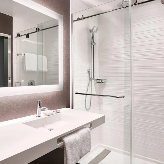 غرفة قياسية بسريرين كوين، AC Hotel by Marriott Columbus Downtown, GA 2/3