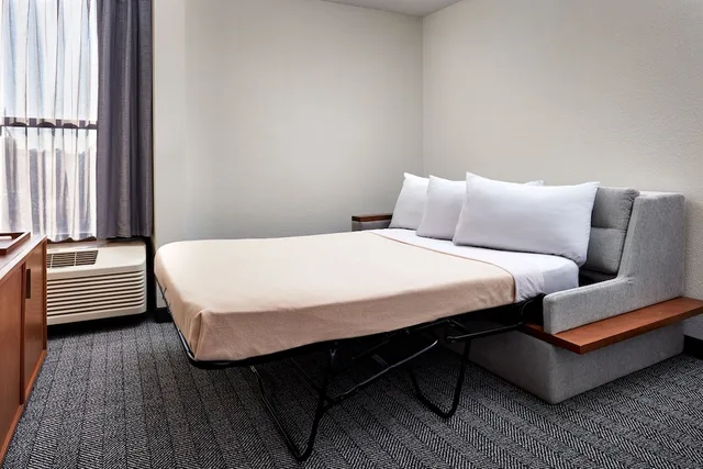 غرفة بسرير كينج لذوي الإعاقة، Courtyard By Marriott Vallejo Napa Valley 2/4
