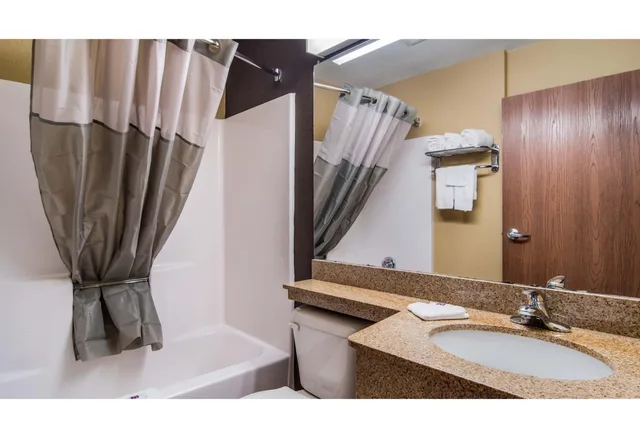 1 Queen Bed - Non-Smoking, Mini Fridge، Motel6 Canton GA 3/3