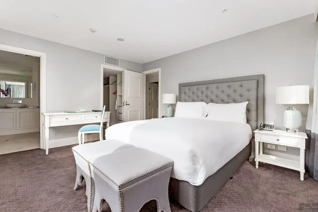 Penthouse Suite, 1 King and 2 Queen Beds، Miramare Gardens Boutique Accommodation 2/3