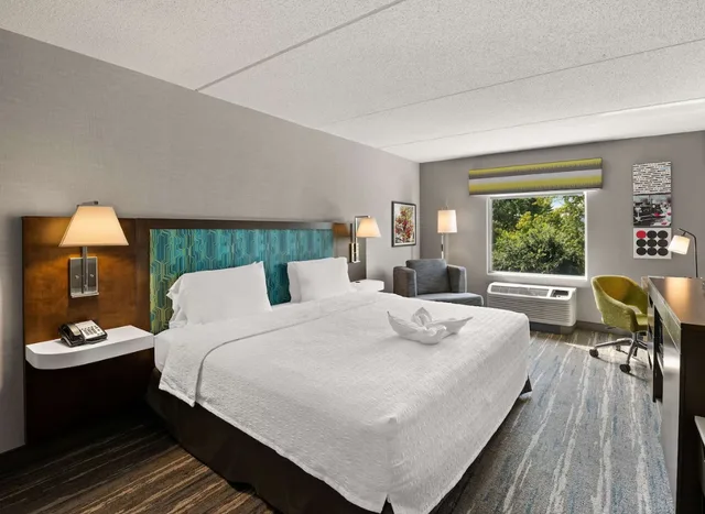 استوديو بسرير كينج، Hampton Inn & Suites Poughkeepsie 1/7