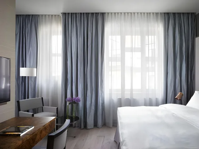 غرفة بسرير مزدوج، The Emblem Hotel 2/2