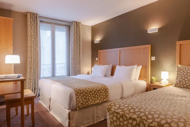 غرفة ثلاثية بسرير مزدوج وسرير فردي، Hotel 29 Lepic 2/5