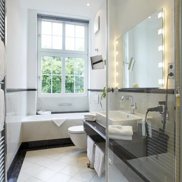 جناح جونيور، Schlosshotel Karlsruhe 3/3