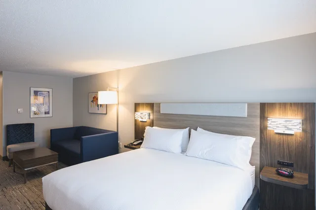 Suite, King Bed, Holiday Inn Express & Suites Marquette, an IHG Hotel 1/10