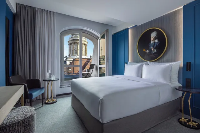 غرفة بسرير كوين بشرفة، Hotel Luc Autograph Collection 1/6