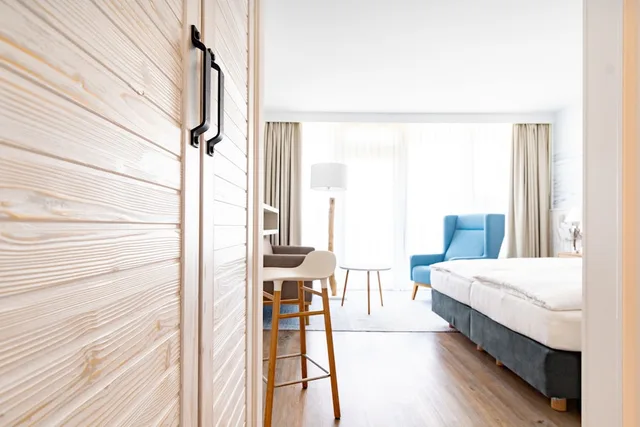 غرفة ديلوكس بسرير كينج بشرفة، Wyn. Strandhotel Sylt 3/5