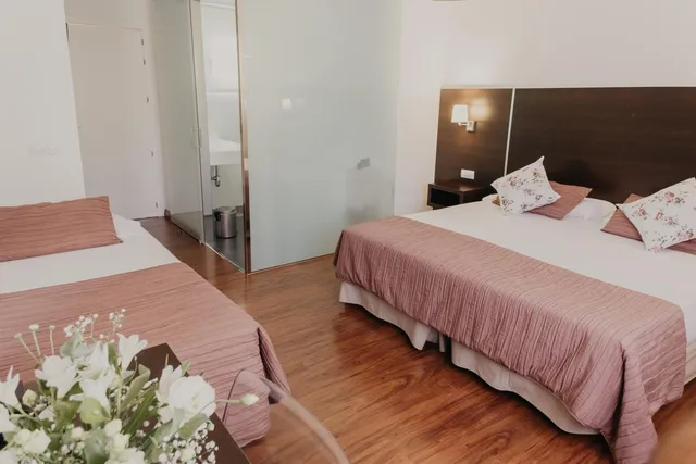 غرفة ثلاثية، MARE HOTEL 4/9