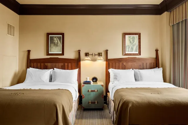 Arctic, Classic, 2 Queen Beds، Arctic Club Hotel 1/4