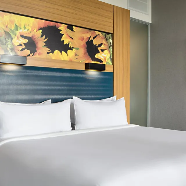 Savvy, Suite, King Bed, Sofa، Aloft Dallas Downtown 2/7