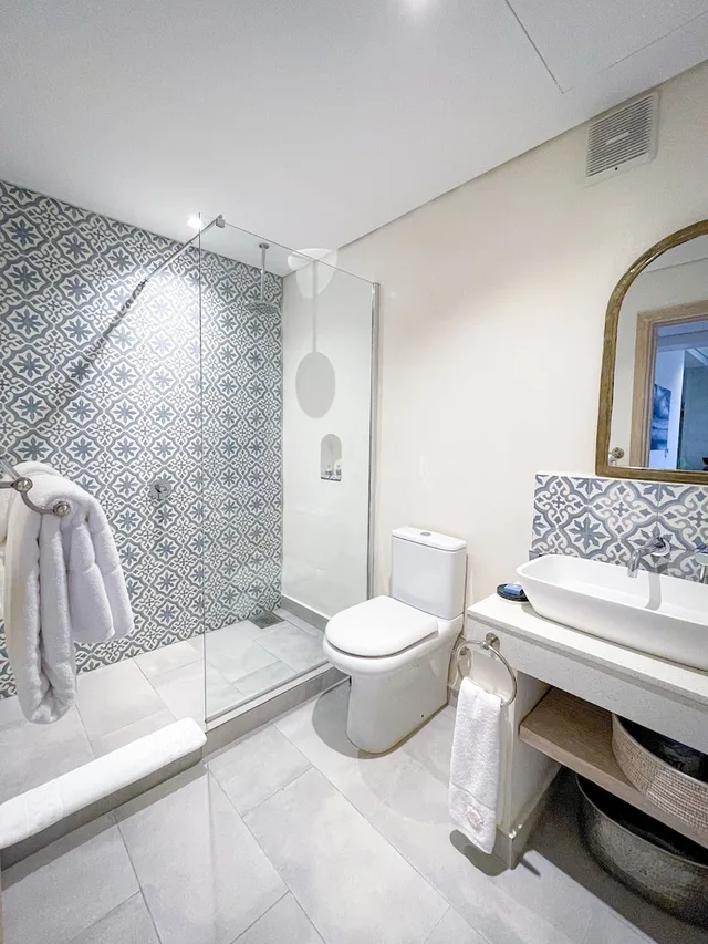 Executive, Twin Beds, Latitude 0 Degrees 3/4