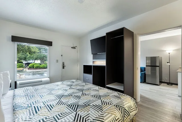 غرفة ديلوكس بسرير كينج، Studio6 Suites Jacksonville, NC 6/10