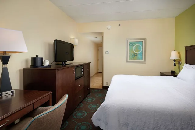 غرفة أساسية بسرير كينج، Hampton Inn Rehoboth Beach 6/10