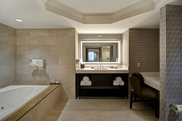 جناح رئاسي بسرير كينج، Embassy Suites Little Rock 3/3