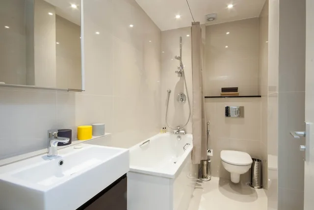Semi Basement, Studio, Apartment، Apartment Queensgate Court 2/2