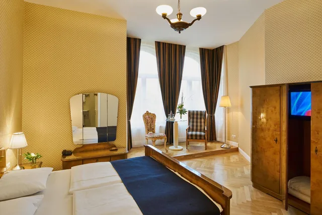 غرفة ثلاثية، Hotel 38 9/10