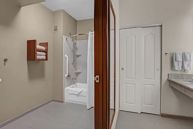 جناح بسرير كينج وسريرين كوين بغرفتي نوم بمطبخ لذوي الإعاقة، Staybridge Suites Salt Lake-West Valley City 7/7