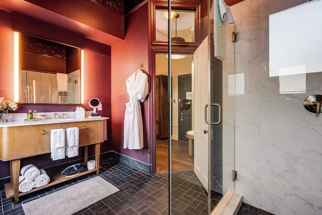 غرفة بسرير كوين، The White House Inn 6/8