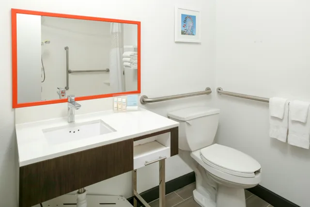 غرفة بسرير كينج لذوي الإعاقة، Hampton Inn Portage 6/8