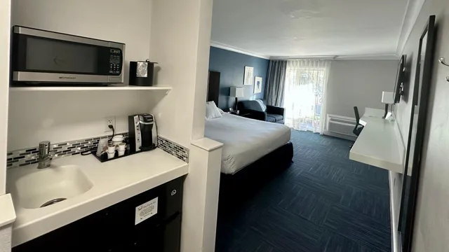 Executive, King Bed, Pacific Inn 9/10