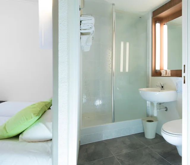 Standard, Double Bed, Campanile Nantes Est Saint Sebastien Sur Loire 7/10