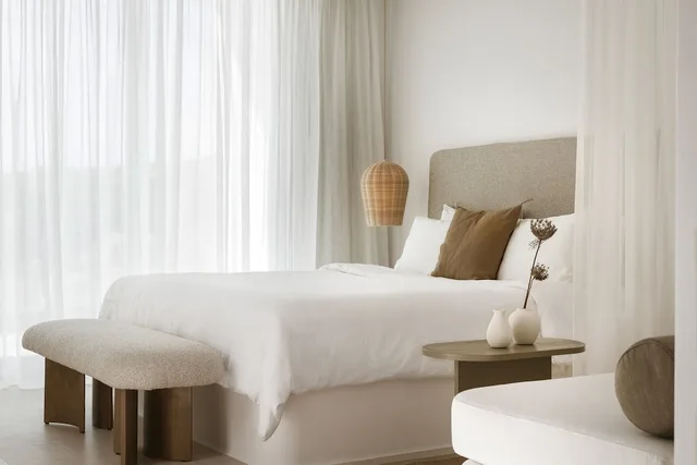 Pool, Junior Suite, Queen Bed، Mykonos Flow - Super Paradise 5/8