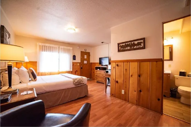 غرفة بسرير كوين، Alpine Trail Ridge Inn 3/5