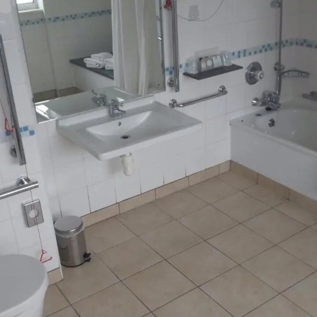 غرفة بسريرين منفصلين لذوي الإعاقة، Holiday Inn Derby Nottingham M1 J25 9/10