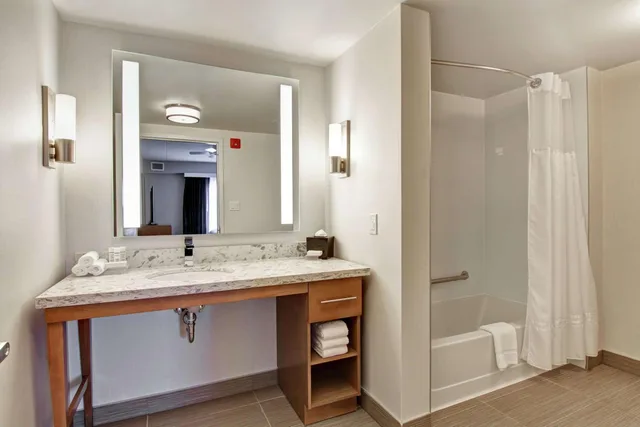 جناح بسرير كينج مع أريكة لذوي الإعاقة، Homewood Suites By Hilton Ottawa Kanata 3/4