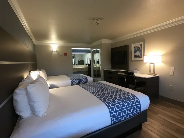 غرفة قياسية بسريرين كوين، Best Western Inn & Suites Lemoore 2/10