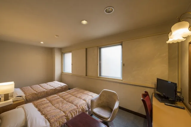 غرفة صغيرة بسريرين منفصلين، Oka Hotel 2/2