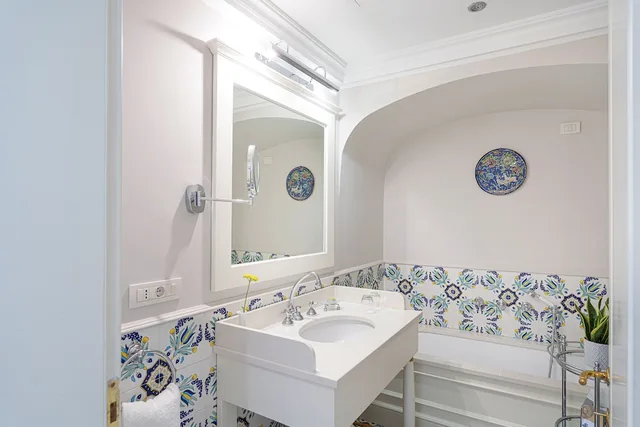 جناح بسرير كينج بشرفة مع أريكة، Manzi Hotel & Spa 7/8