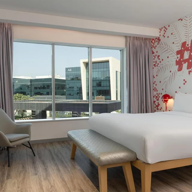جناح عائلي، Radisson Red Dubai Silicon Oasis 3/8