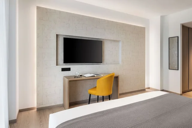 غرفة سوبيريور بسرير كينج بشرفة مع أريكة، Urban K Hotel Athens 3/6