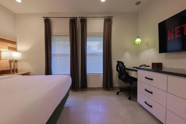 جناح سوبيريور، Clarion Inn Suites 2/3