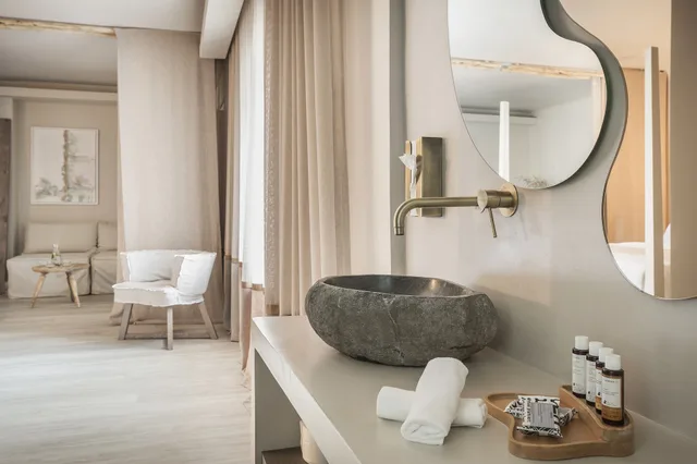 2 Bedrooms, Master, Suite, King and Twin Beds، Palladium 6/8