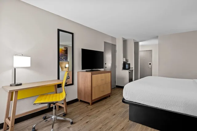 غرفة بسرير كينج لذوي الإعاقة، Days Inn by Wyndham Dallas Plano 6/10