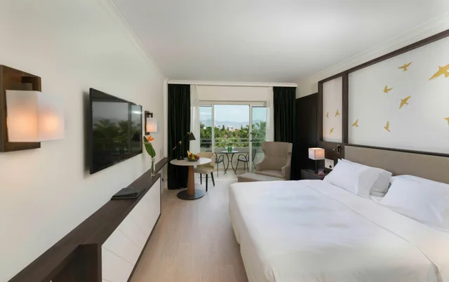 غرفة تنفيذية بسرير كينج، Hilton Nicosia 1/3