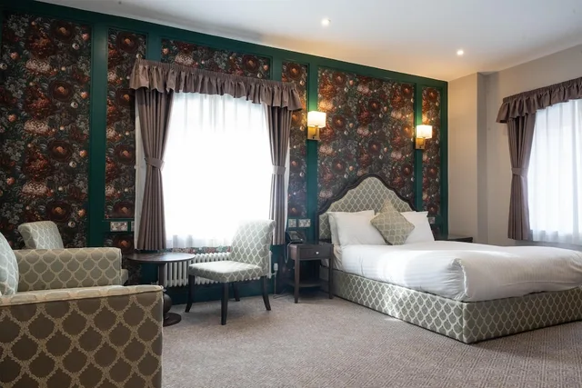 غرفة عائلية بسرير مزدوج وسرير فردي، Castle Bromwich Hall Hotel, BW Signature Collection 8/10