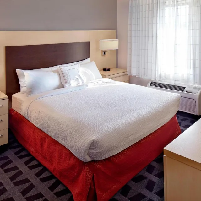جناح بسرير كوين بغرفة نوم واحدة مع أريكة بحوض استحمام لذوي الإعاقة، Towneplace Suites By Marriott Albany Downtown Medical Center 1/7