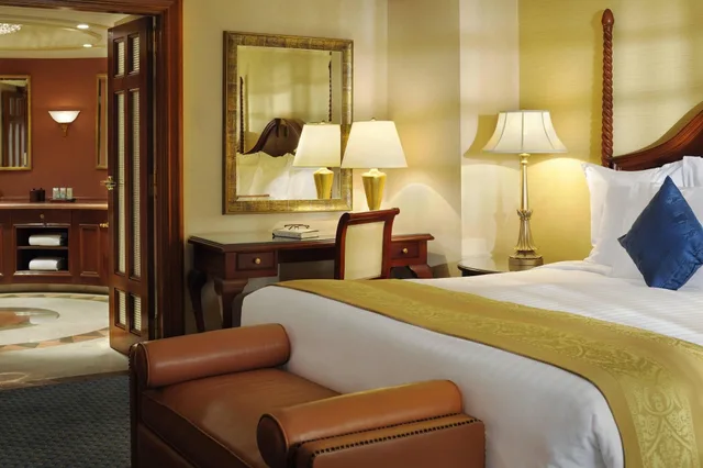 جناح رئاسي، Cairo Marriott Hotel and Omar Khayyam Casino 1/2