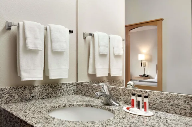 غرفة بسرير مزدوج، Travelodge By Wyndham Milford 4/4