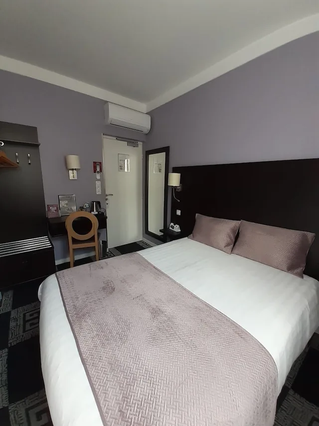 غرفة صغيرة بسرير مزدوج، Hotel Le Charleston 1/7