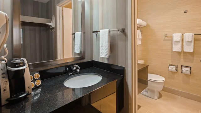 غرفة قياسية بسريرين كوين، Best Western Cascadia Inn 4/5